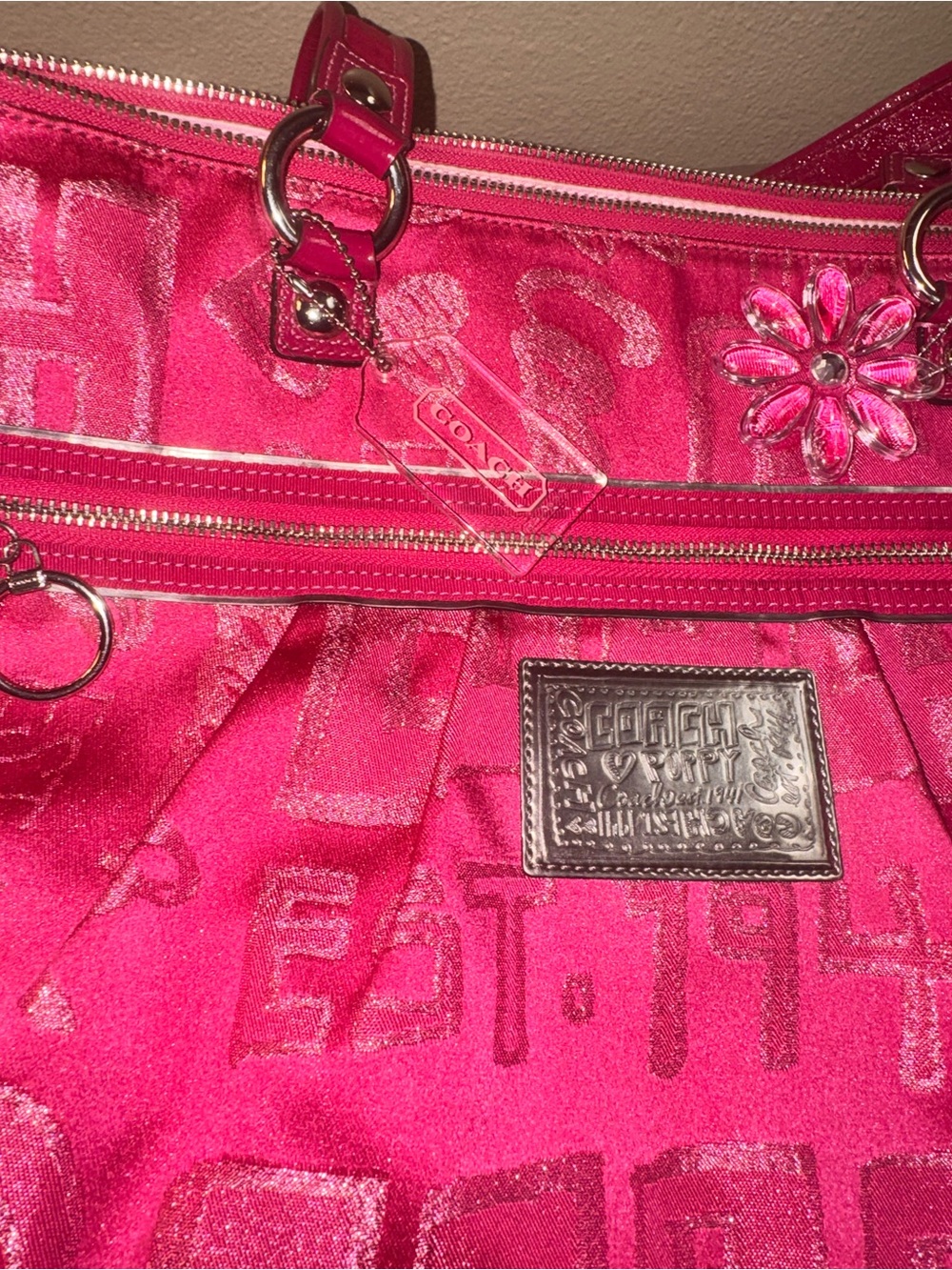 Coach Poppy Hot Pink storypatch sig Shoulder Tote w/2 poppy bag charms - Picture 4 of 9
